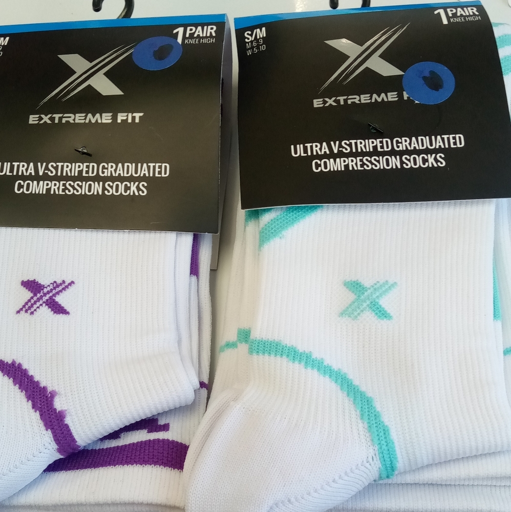 2 pr Extreme fit ultra v striped graduated compression socks. knee high. Sz s/m